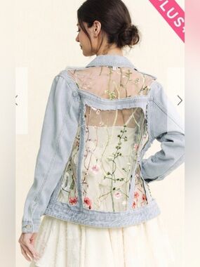 Davi & Dani PLUS DENIM JACKET WITH FLORAL EMBROIDERY